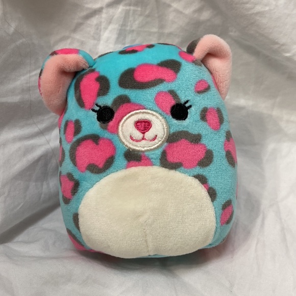 Squishmallows Ornament Set: Chelsea (leopard) & Corinna (cat). Size: 4 inches. - Picture 5 of 13